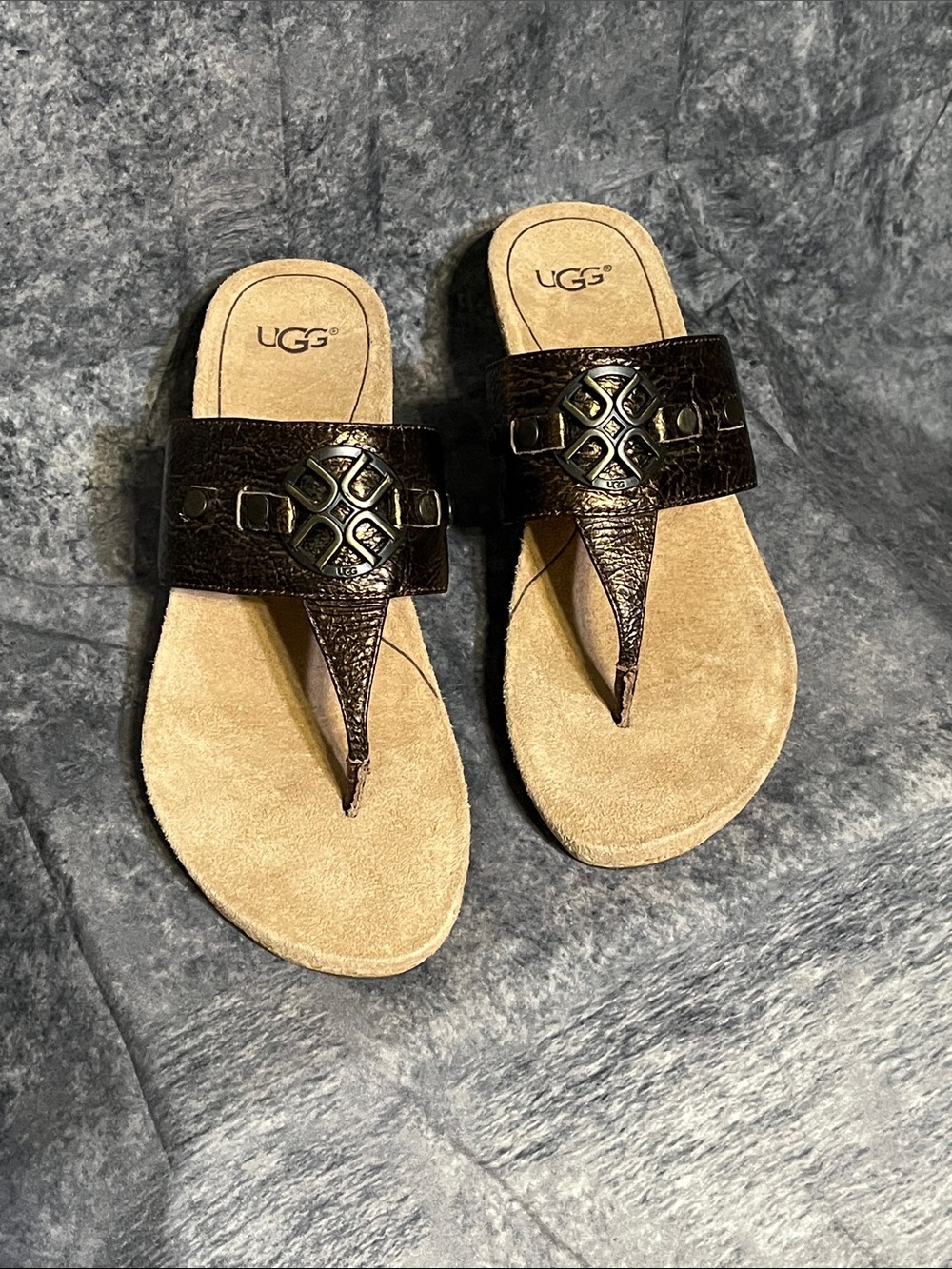 UGG Dark Brown Leather Thong Sandals with Decorative Medallion